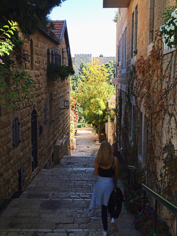 Processed with VSCOcam with 4 preset