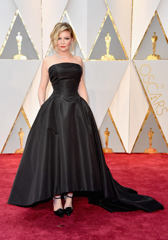kirsten-dunst-academy-awards-2017-2098411-1488153680-640x0c